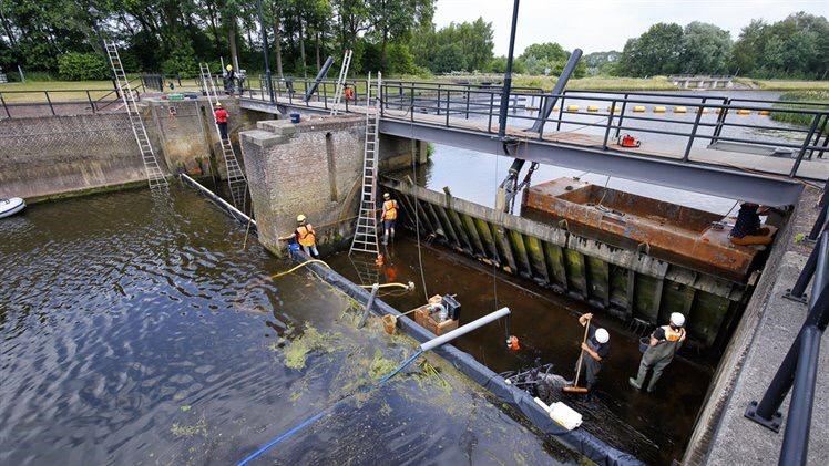 werk aan stuw