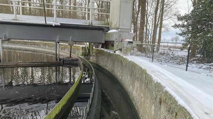 Nabezinktank met sneeuw