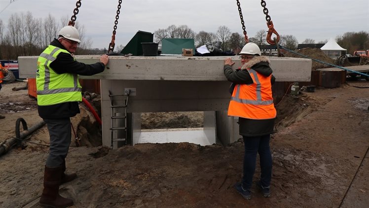 Deksel op stuw - Van Agteren en Tigchelaar