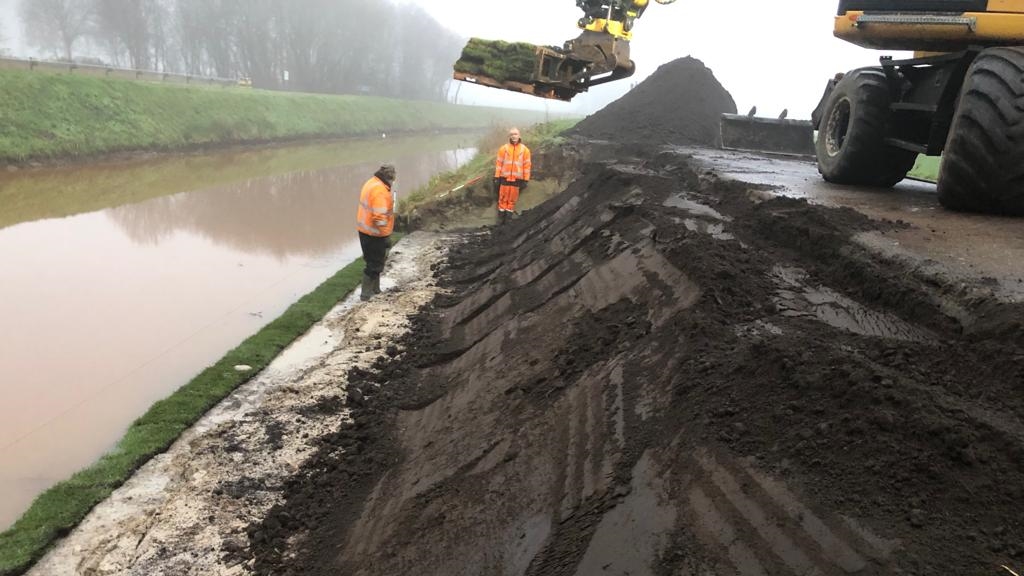 Schoonebeek afgraven en nieuwe grond en zoden1