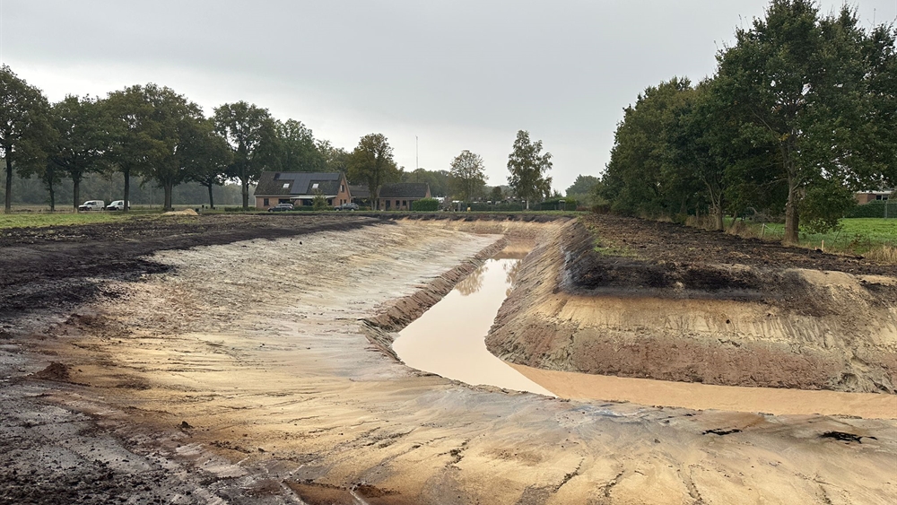 De eerste watergangen zijn al te zien in het buitengebied van Nieuw-Schoonebeek.
