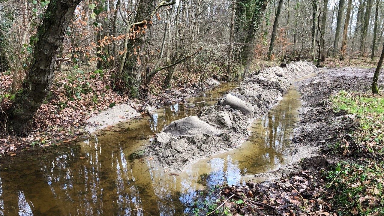 Snoeyinksbeek zandsuppletie in uitvoering