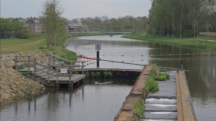 Vistrap bij Lateraalkanaal Almelo, geen Bouwen met Natuur