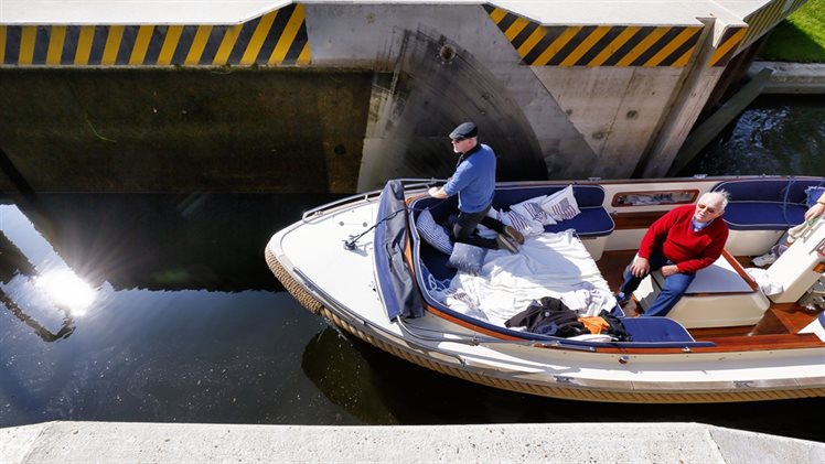 Vechtdal Junne boot sluis varen