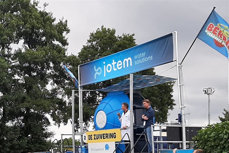 BluElephant op zwarte cross_Klein
