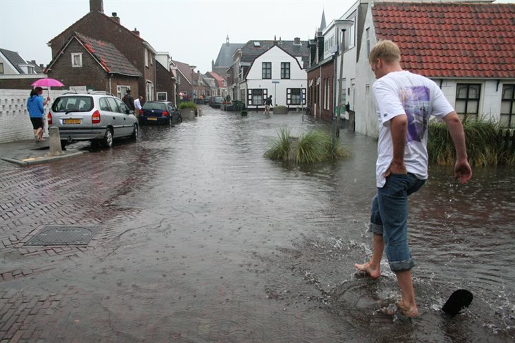 Water in de straat