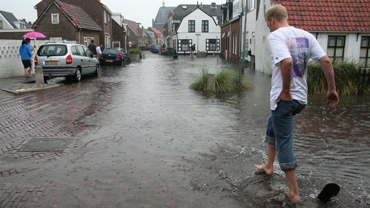 Water in de straat