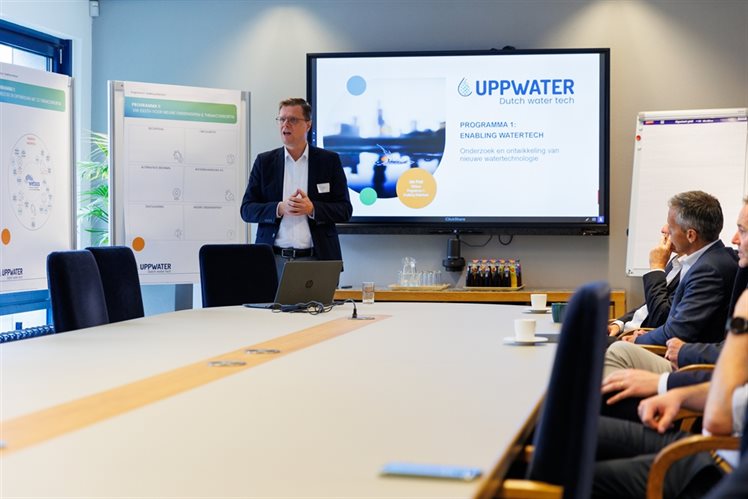 Uppwater-201