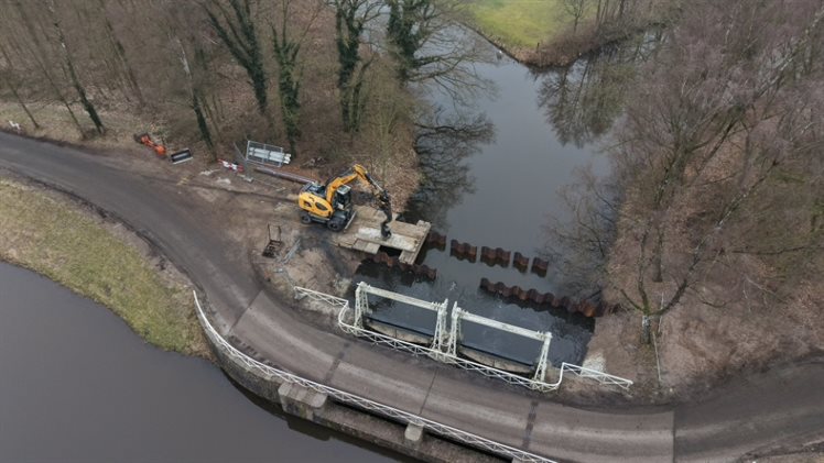 verwijderen van damwanden bij Stoneyschuiven