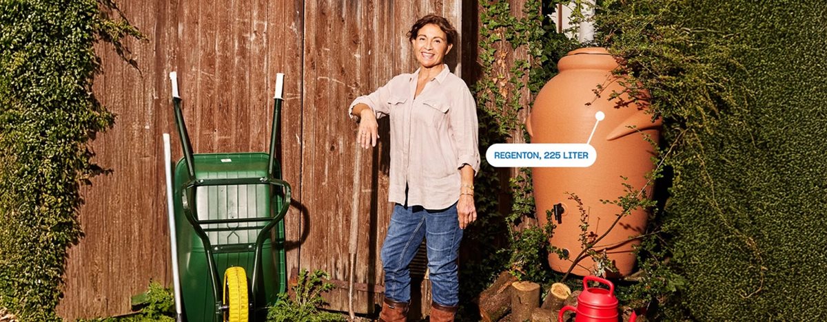 Watervanger dame met kruiwagen