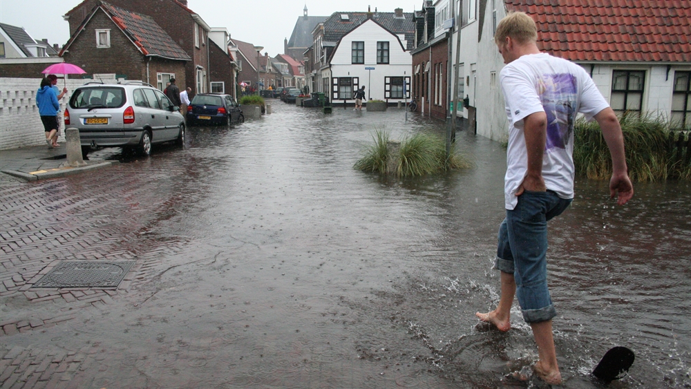Water in de straat