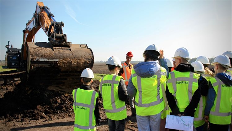 De kinderen gingen aan de slag met de thema's water en (verkeers)veiligheid