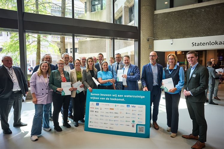 OVERHANDIGING MANIFEST 16 JUNI 2026
