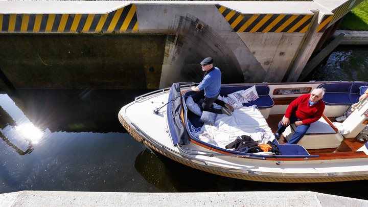 Vechtdal Junne boot sluis varen